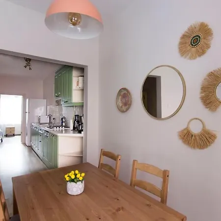 Soft Modern Inspiring Flat In The Center Of Moda איסטמבול