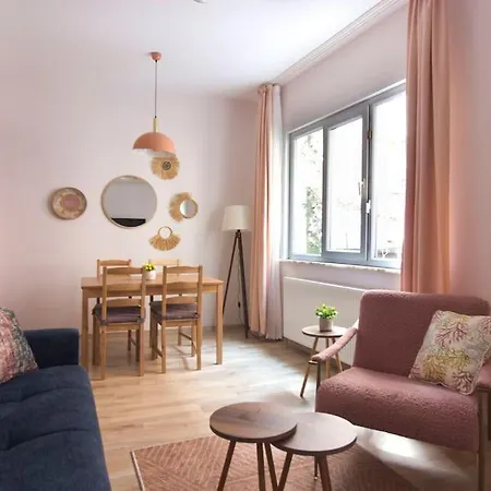 Soft Modern Inspiring Flat In The Center Of Moda Apartman