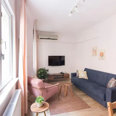 Soft Modern Inspiring Flat In The Center Of Moda * Istanbul
