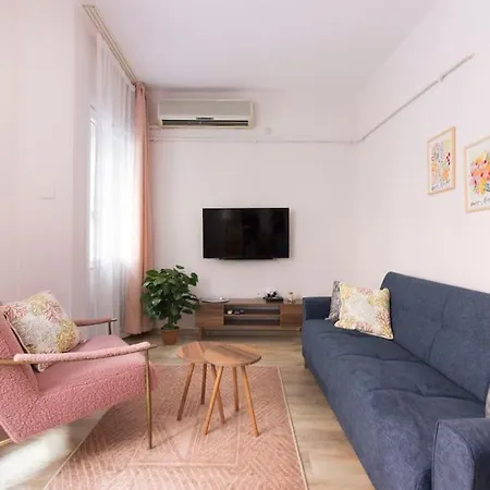 Soft Modern Inspiring Flat In The Center Of Moda Appartement