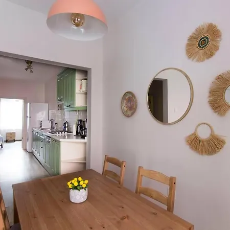 Soft Modern Inspiring Flat In The Center Of Moda Appartement