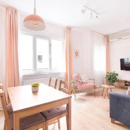 Soft Modern Inspiring Flat In The Center Of Moda